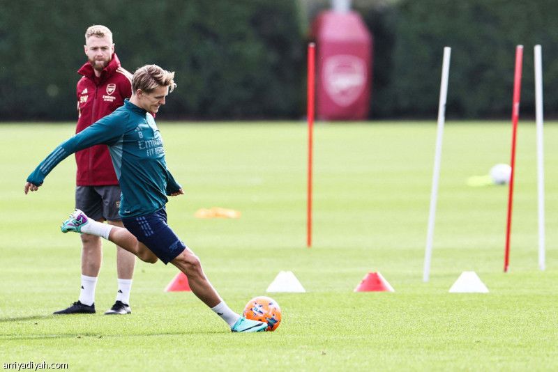 أرسنال يطارد الفوز التاريخي الـ13