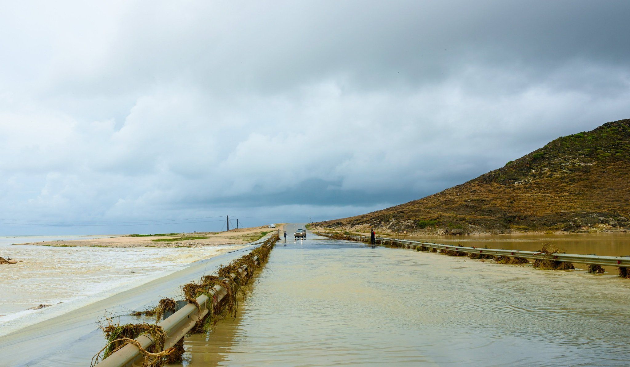 استمرار تعليق الدراسة لبعض الولايات في ظفار