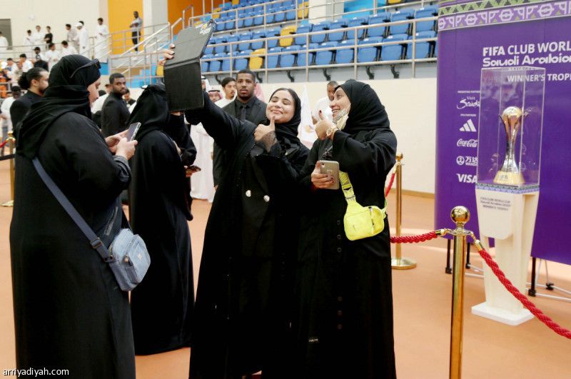 قبل 50 يوما.. كأس العالم تظهر في 6 محطات