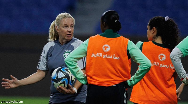 اتحاد القدم يعلن رحيل روزا لابي