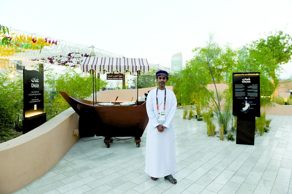 يتضمن 1600 شجرة ونبتة محلية.. الجناح العُماني محاكاة للبيئة والطبيعة الساحرة