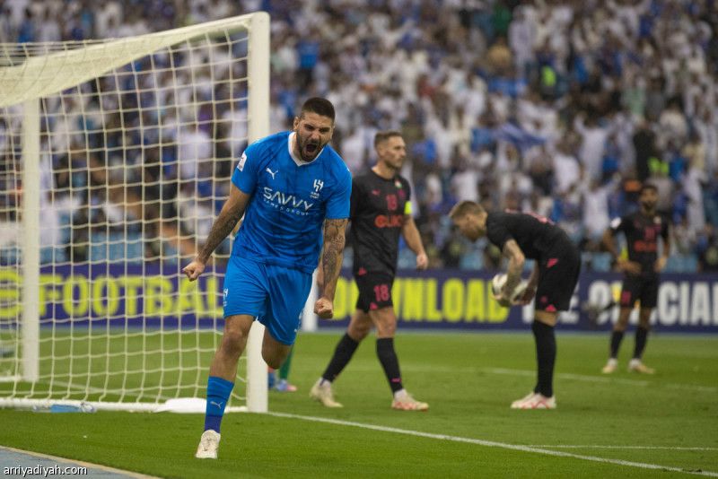 الزعيم يكرم وفادة السيتي بستة