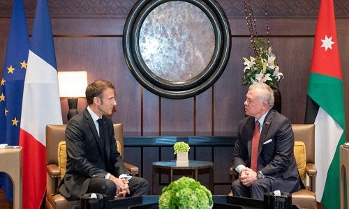العاهل الأردني للرئيس الفرنسي: على العالم أن يتحرك فورا لوقف الحرب على غزة