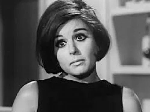 مشهد ساخن وصراخ هستيري للسندريلا سعاد حسني مع رشدي اباظة في هذا الفيلم الممنوع .. والمخرج لم يوقف التصوير حتى النهاية.!