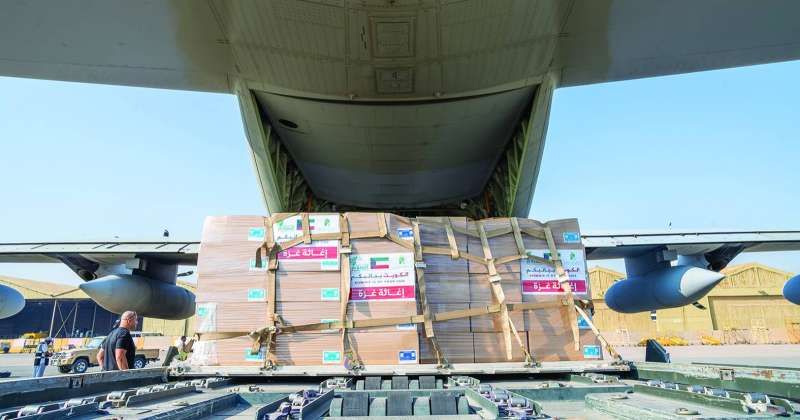 جانب من المساعدات على متن طائرة القوة الجوية الكويتية