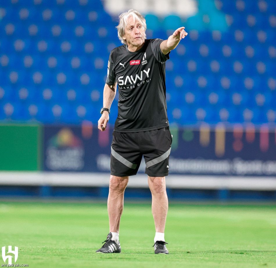 الدوسري يقلص خيارات جيسوس