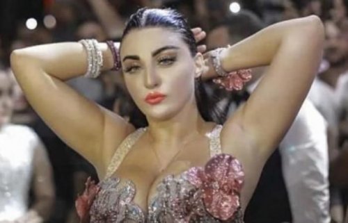 شاهد .. صافيناز عارية تماماً تغطى جسمها بالطين!! صافيناز عارية تماماً تغطى جسمها بالطين