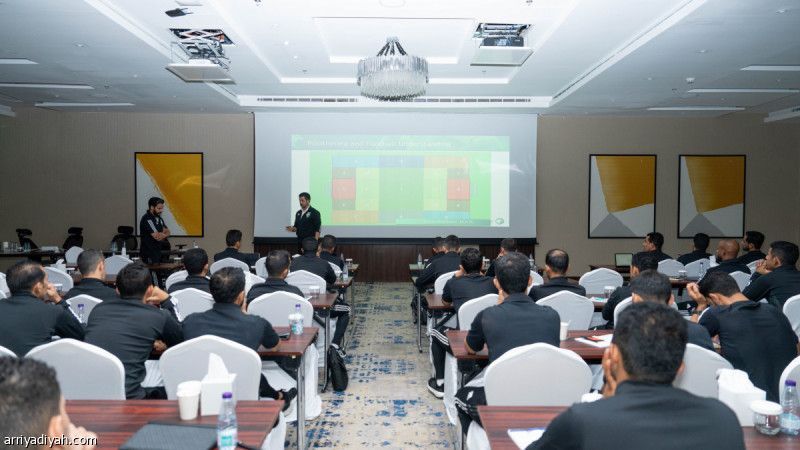 120 دقيقة يوميّا.. حكام روشن يتعلمون الإنجليزية