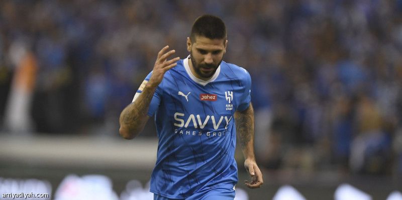 الهلال يضرب الأهلي بثلاثية.. ويبتعد في الصدارة
