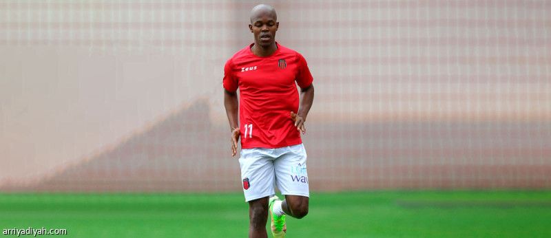 الرياض يفقد جراي وموسونا