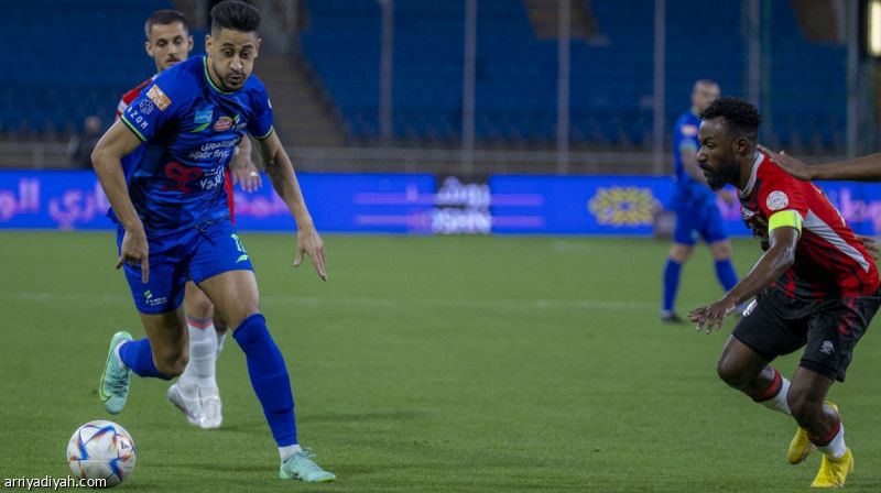 الفتح يهدد الرائد.. والرياض يتربص بالطائي