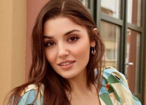 بإطلالة خادشه وبكل وقاحة .. الجميلة هاندا أرتشيل نجمة [أنت اطرق بابي] صدرها يخرج وهي في حالة سكر وتثير الجمهور !