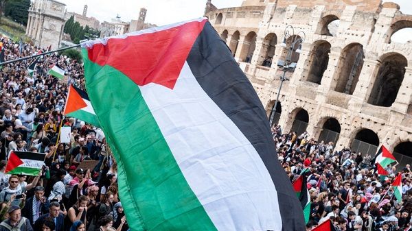 فيديو | آلاف المتظاهرين يحتشدون في روما لدعم فلسطين