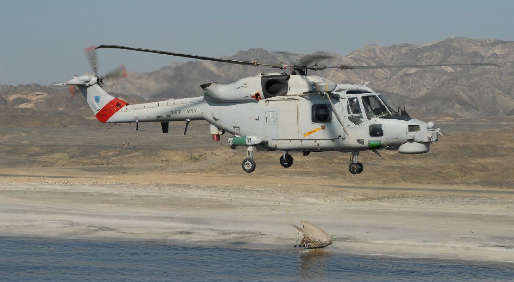 سلاح الجو السلطاني العُماني ينفذ عملية إخلاء طبي