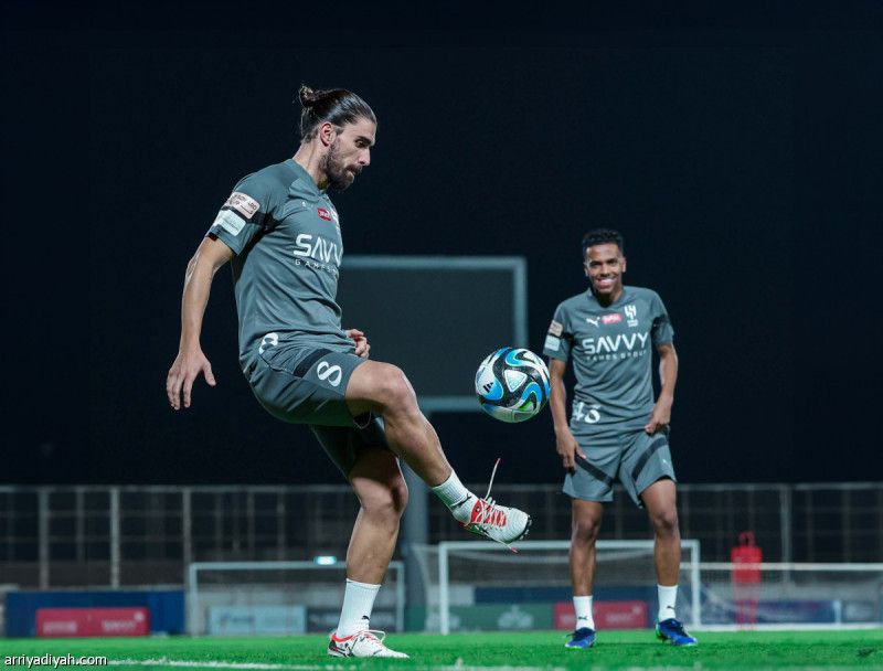 الهلال يتغير أمام الحزم