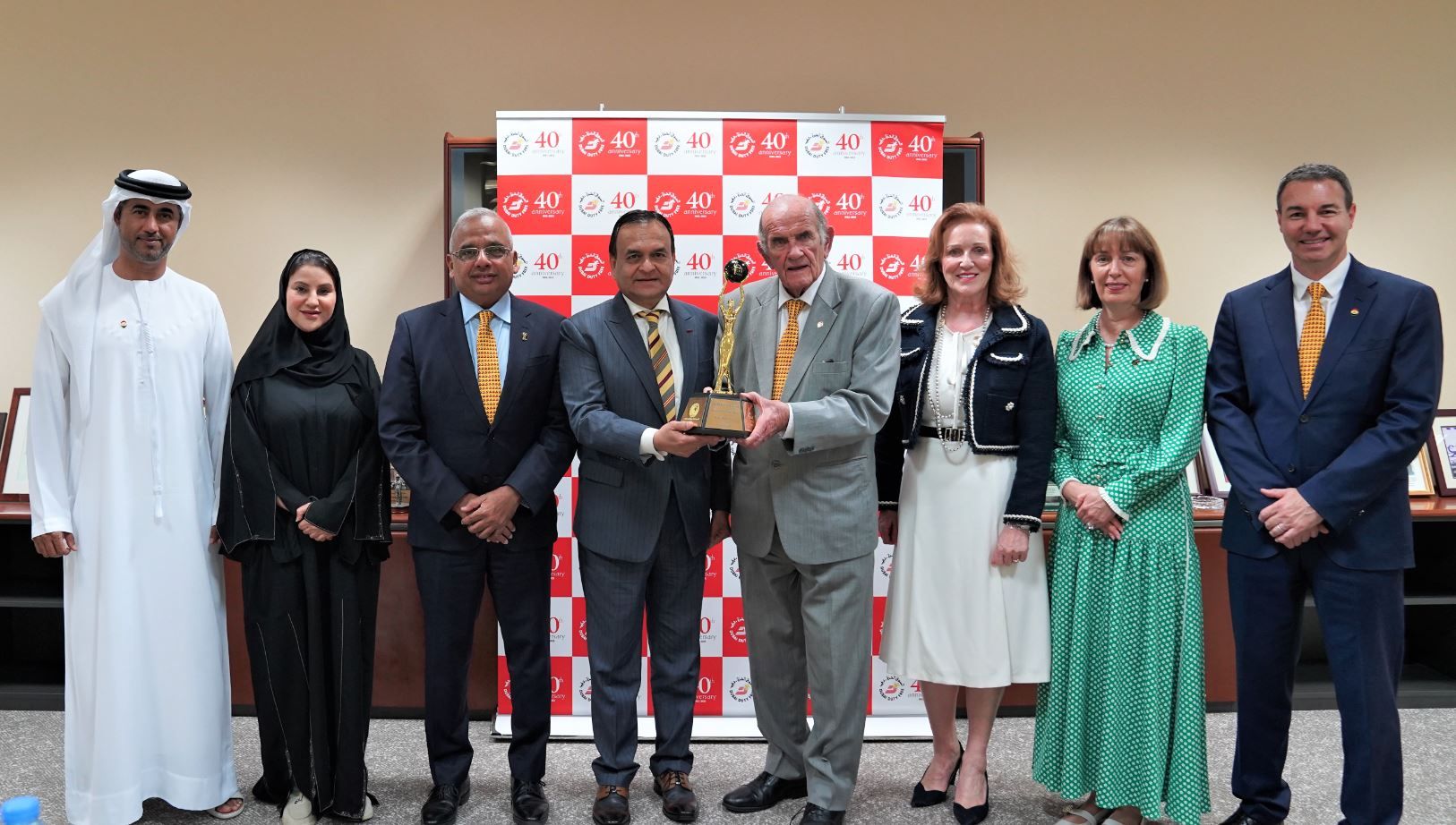 سوق دبي الحرة تحصد جائزة "أفضل سوق حرة عالمية" من الدورة السادسة لجوائز «البرج سي إي أو» للمديرين التنفيذيين