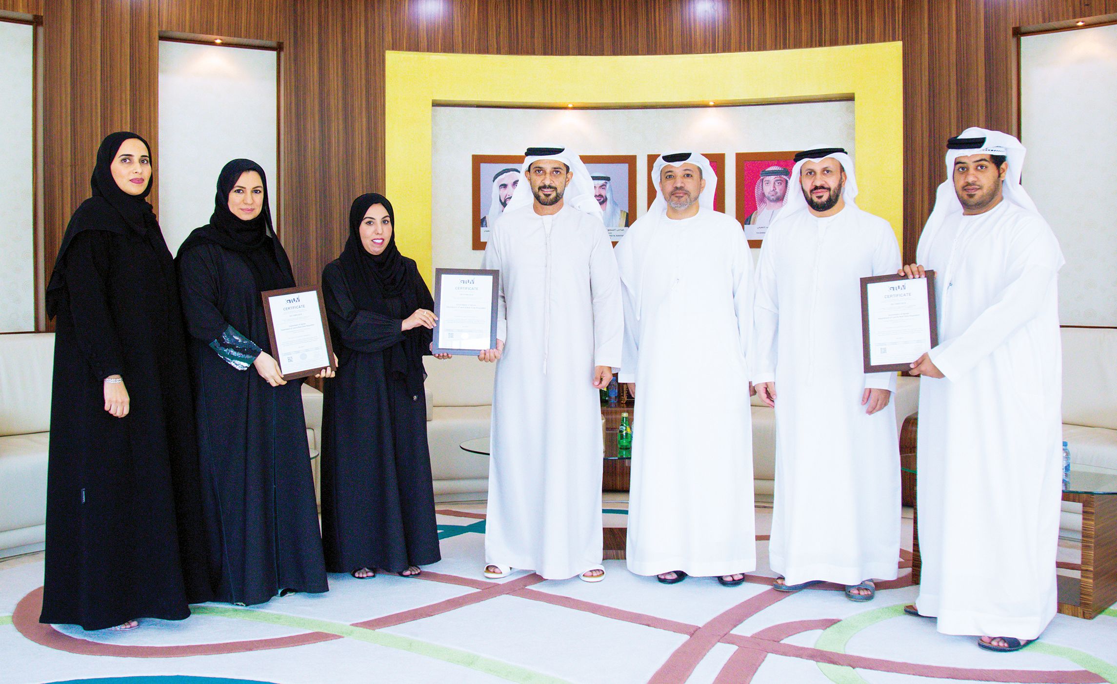 أراضي عجمان تتسلم 3 شهادات للمواصفات العالمية