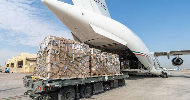 الجسر الجوي الكويتي لإغاثة غزة يتواصل.. طائرة سابعة تحمل 40 طناً مواد غذائية وسيارتي إسعاف