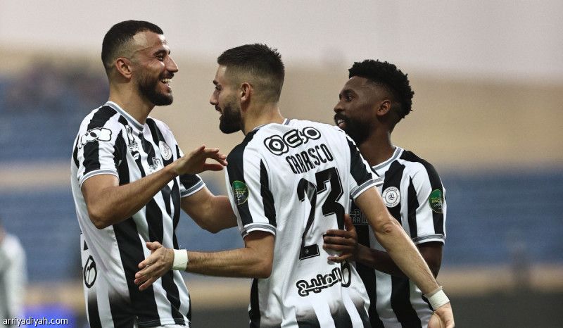 كاراسكو يصعد بالشباب إلى ربع نهائي الكأس