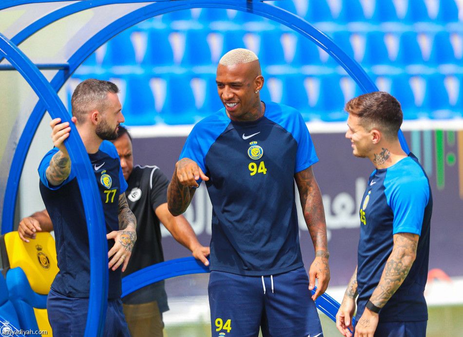 رونالدو وتاليسكا ولابورت يرفعون معنويات كاسترو