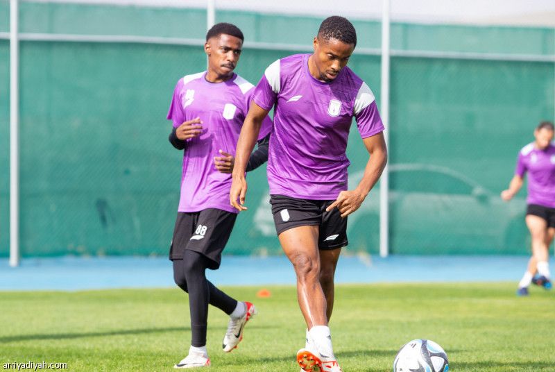 المناعي يبقي الفائزين