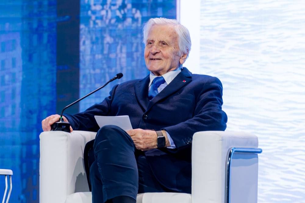 الرئيس السابق للمركزي الأوروبي: الإمارات بيئة جاذبة للاستثمارات.. ولا تخفيض سريعاً لأسعار الفائدة عالمياً