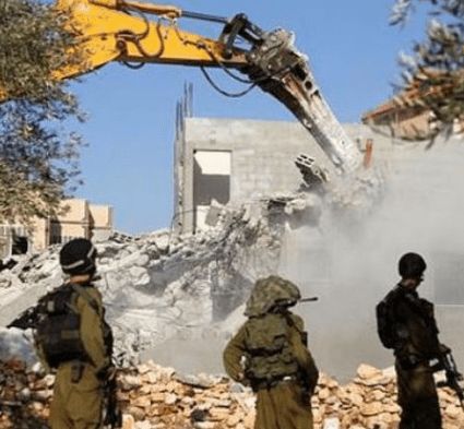 الاحتلال الإسرائيلي يُفجر منزل “العاروري” برام الله وإصابة شابين بالرصاص في “جنين” و”بيت لحم”