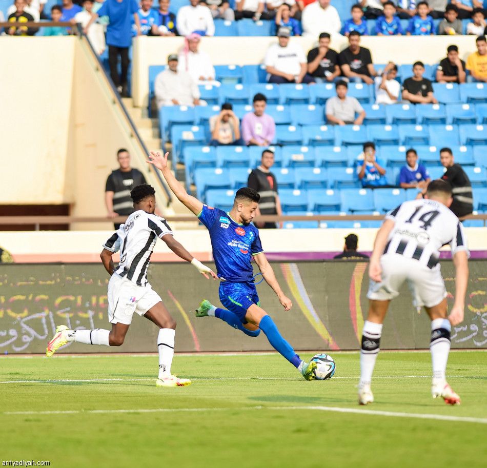 الشباب يعبر بطريقة الرائد