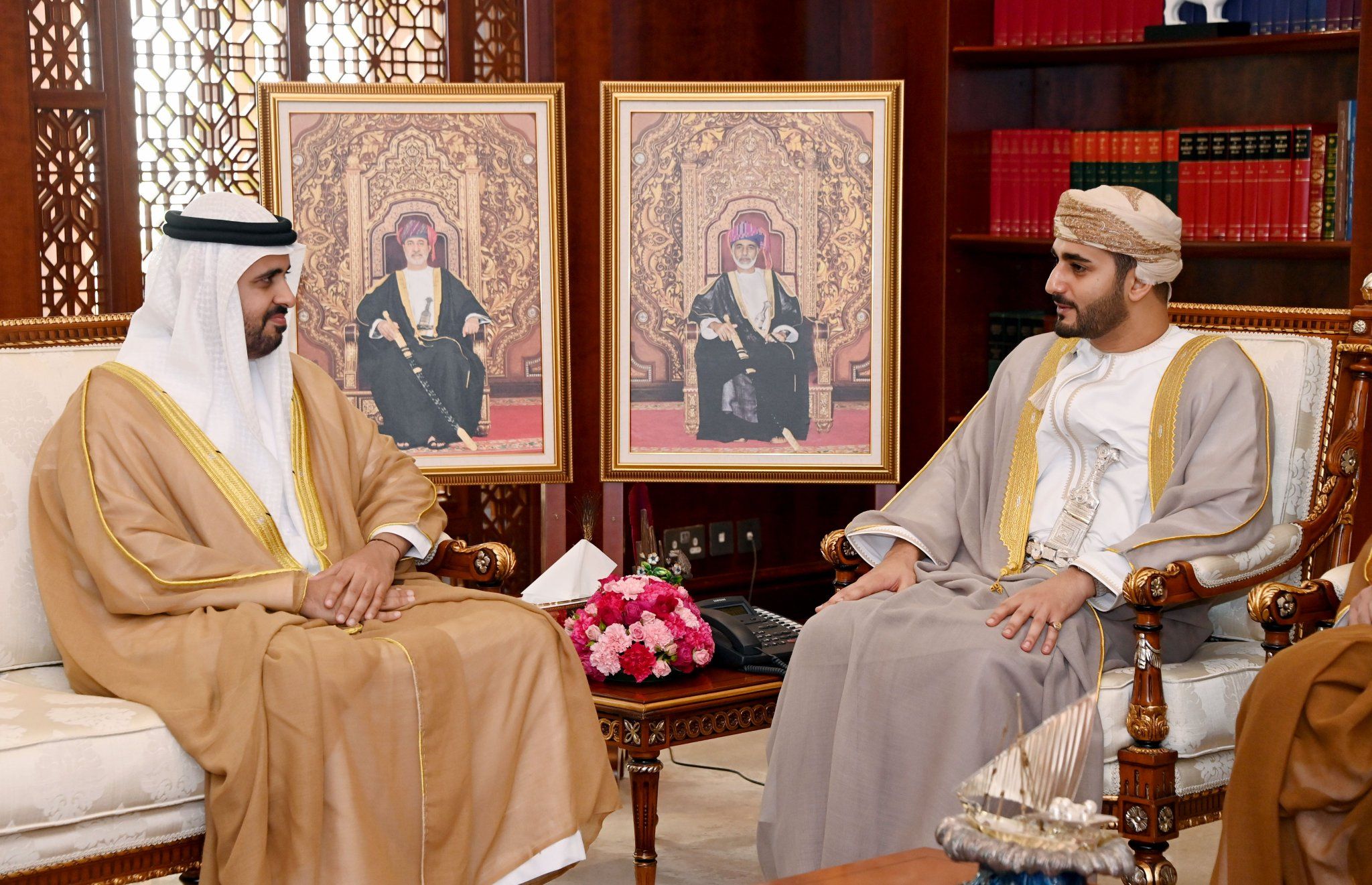 السيد ذي يزن يستعرض العلاقات الثنائية بين سلطنة عُمان والإمارات