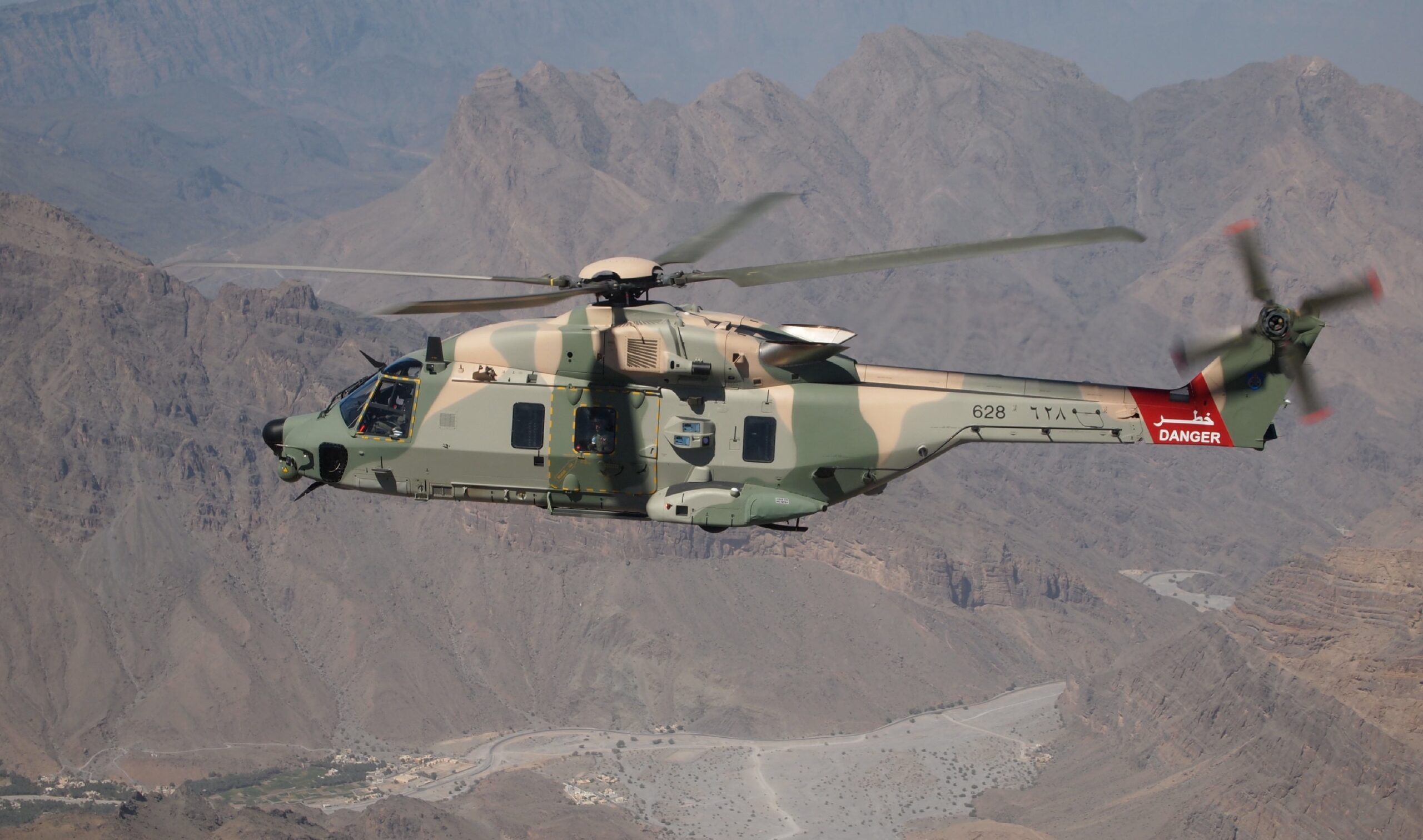 سلاح الجو السلطاني العُماني ينفذ عملية إخلاء طبي