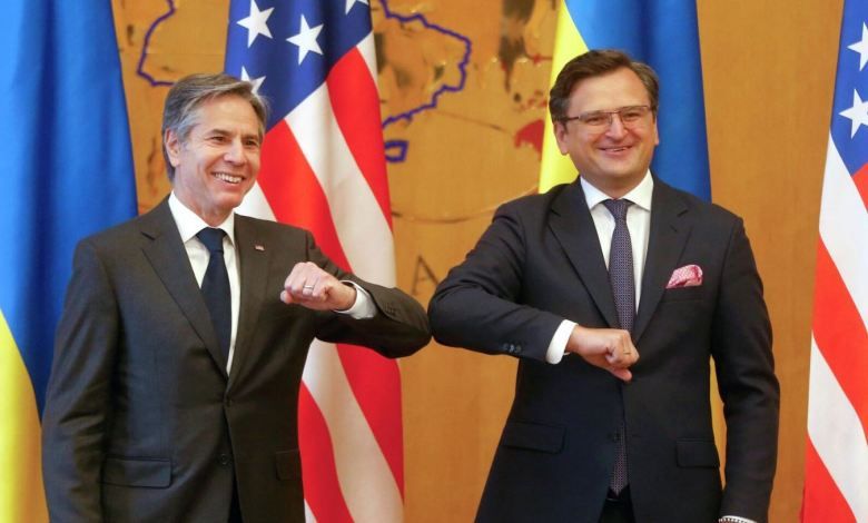 وزير الخارجية الأمريكي يؤكد التزام واشنطن بسيادة كييف وسلامتها الإقليمية