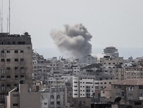 طائرات الاحتلال الإسرائيلي تستهدف مُربعًا سكنيًا بمخيم جباليا