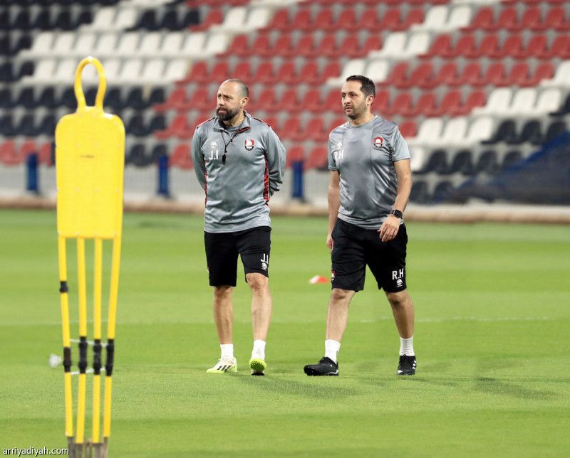 الرائد يفتتح ملعبه بالشباب