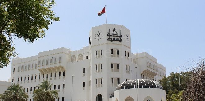 بلدية مسقط تشدد الرقابة على صالونات التجميل