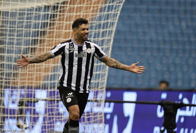 الشباب ينهض برأسية جونيور.. ويؤزم الاتحاد