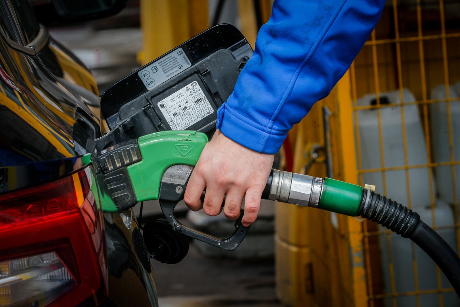 مصر ترفع أسعار البنزين وتبقي على سعر السولار