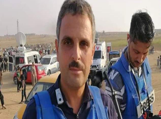 استشهاد مراسل “تلفزيون فلسطين” محمد أبو حطب و11 من أفراد عائلته جراء قصف الاحتلال لمنزله بخان يونس