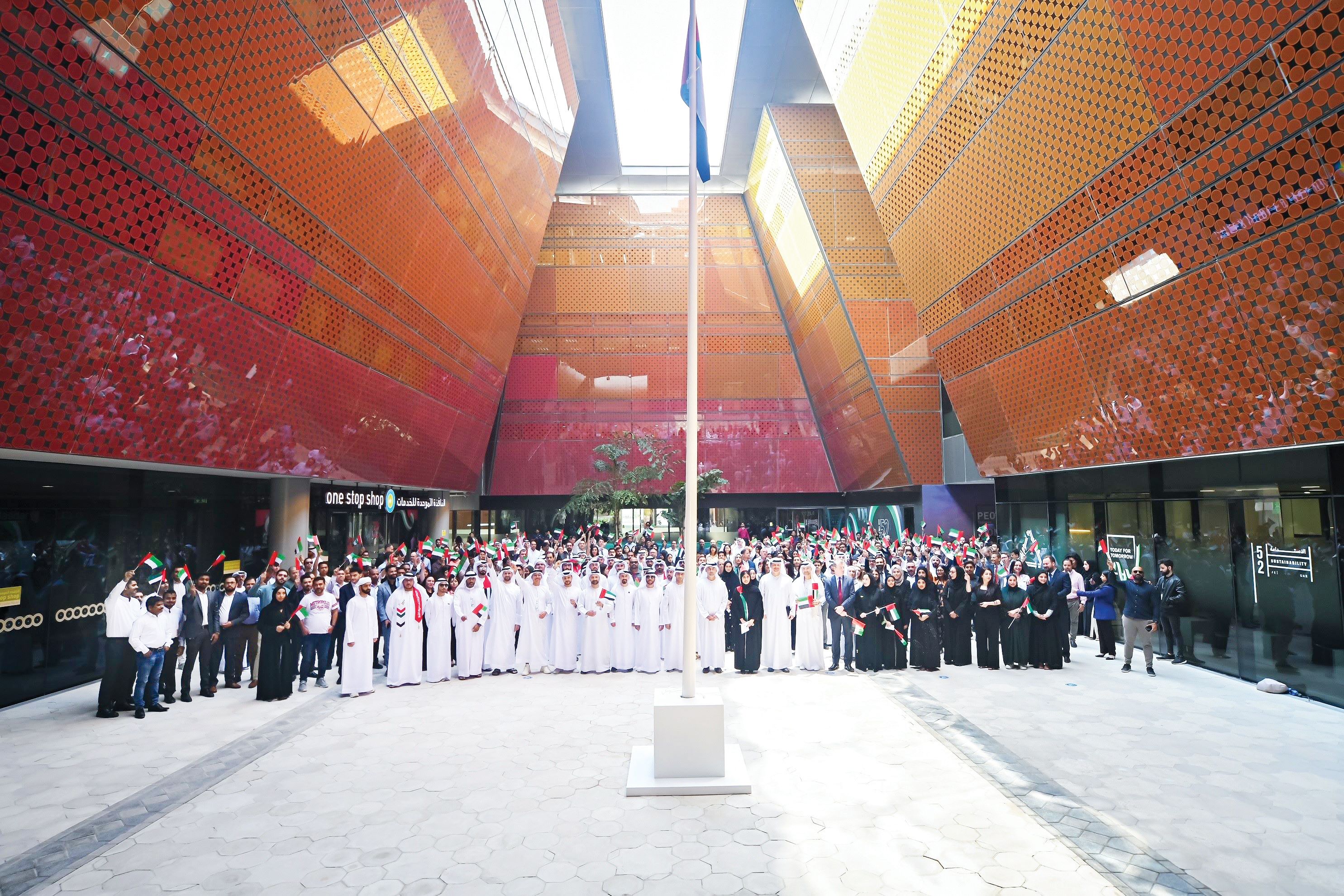 «مصدر» تشارك في «يوم العلم» تعبيراً عن الوحدة الوطنية