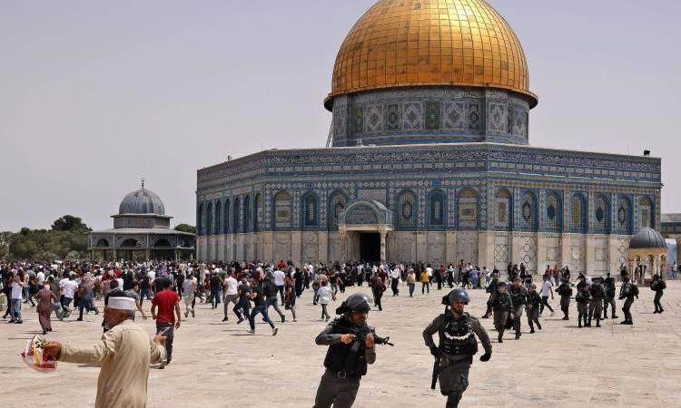 قوات الاحتلال الإسرائيلي يمنع المصلين من الوصول للأقصى