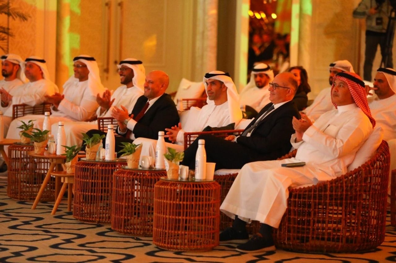 الإمارات تدعم جميع الأفكار الرامية لتقليل الانبعاثات الكربونية