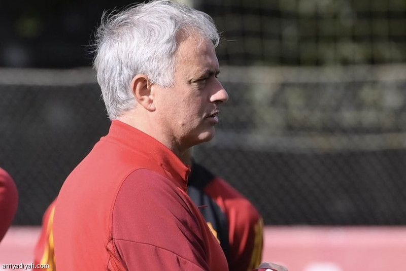 مورينيو يشكو من البرمجة الضاغطة