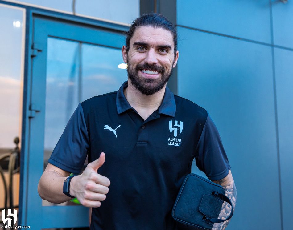 إصابة الركبة تبعد سافيتش عن الهلال.. وجيسوس يعتمد الخماسي