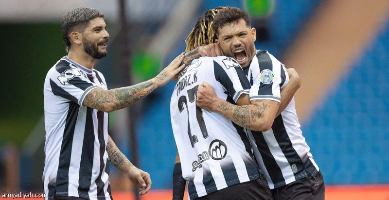 «الليوث» يحصدون فوزا تاريخيا