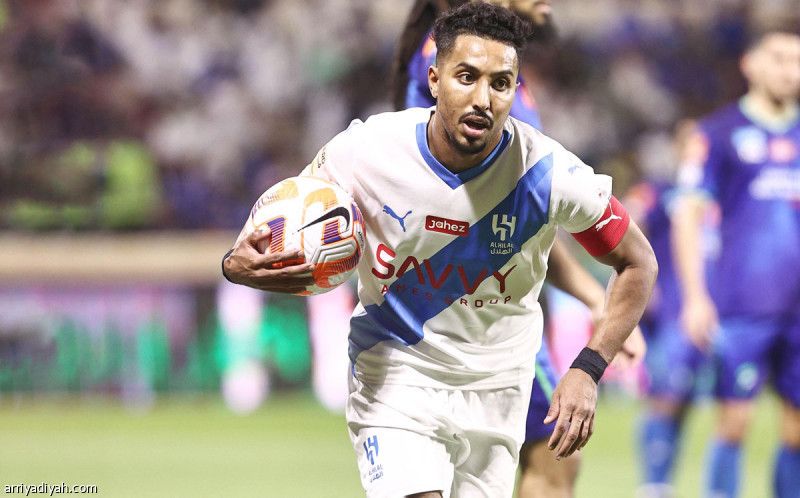 الزعيم يتربع على عرشه