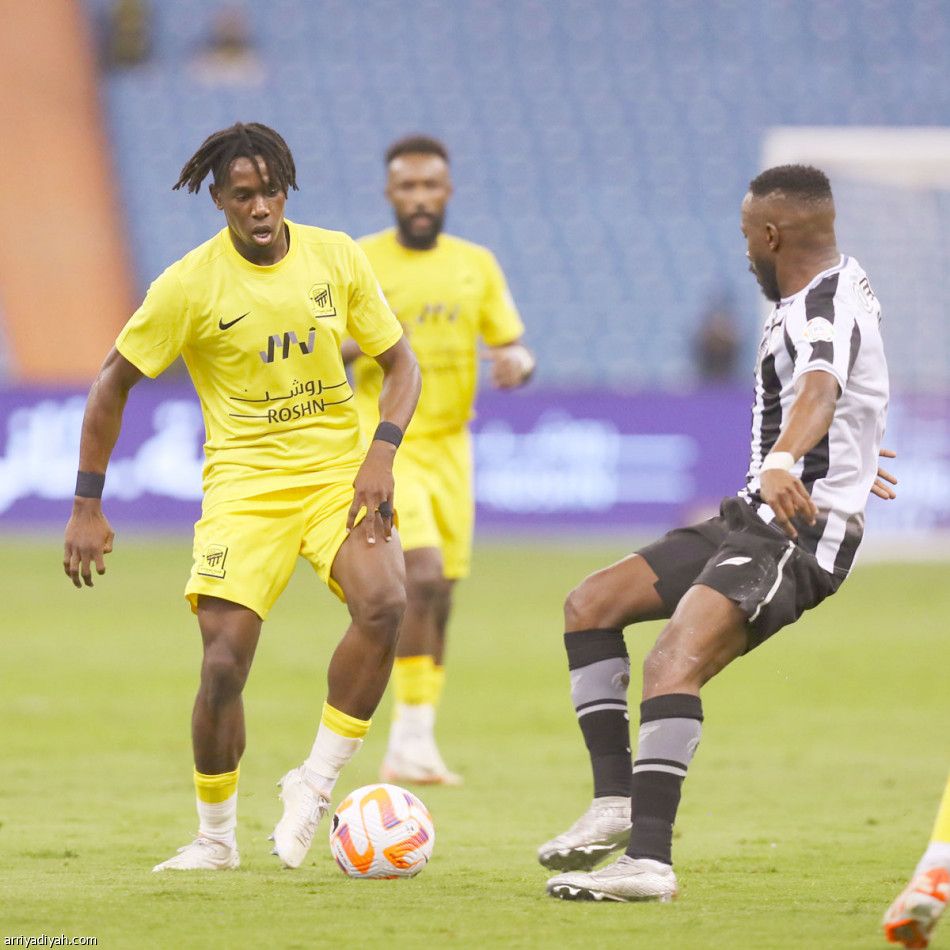 «الليوث» يحصدون فوزا تاريخيا