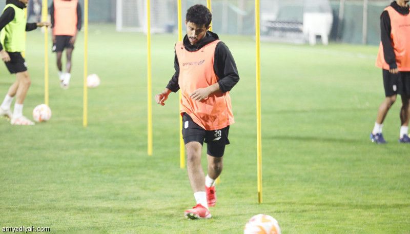 أبها يلعب بقائمة الأهلي