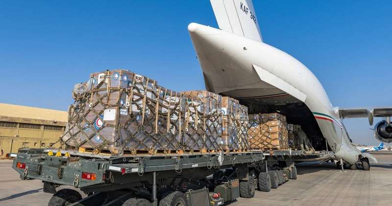 40 طناً من المساعدات إلى غزة على متن الطائرة الـ 13 من الجسر الجوي الكويتي