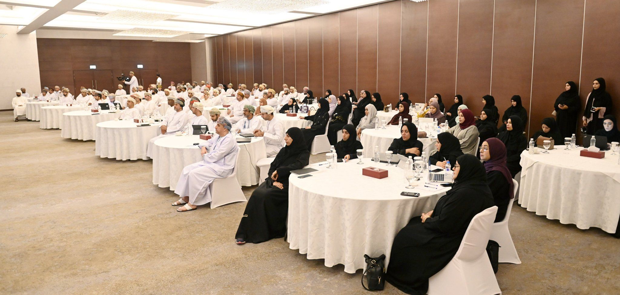 مناقشة التحديثات في برنامج التحول الرقمي الحكومي