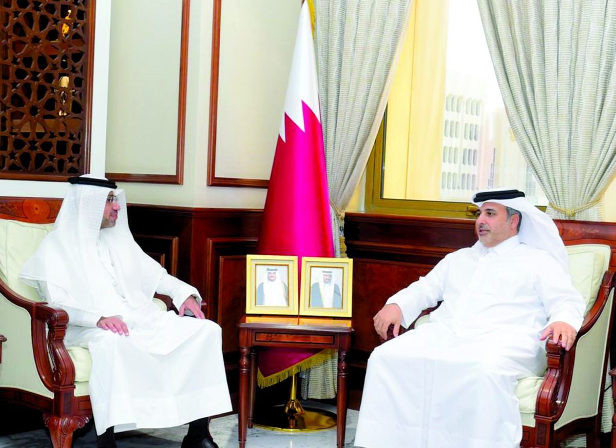 وزير البلدية يبحث العلاقات مع أمين عام منظمة المدن العربية