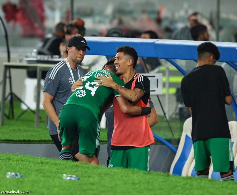 الأهلي يحتفل بالفوز الأكبر